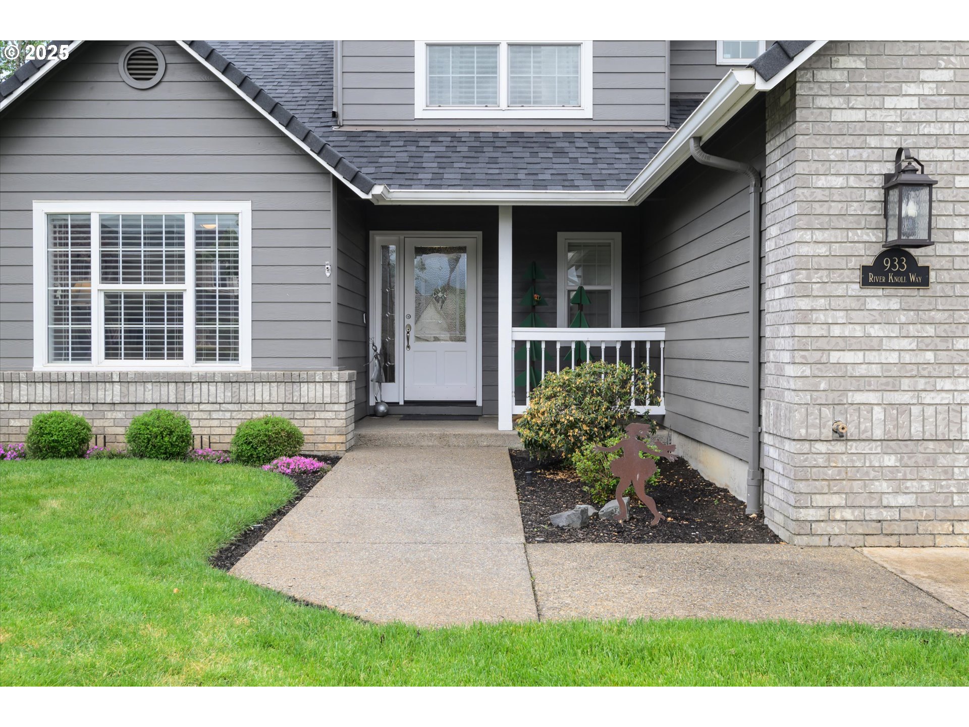 933 RIVER KNOLL WAY