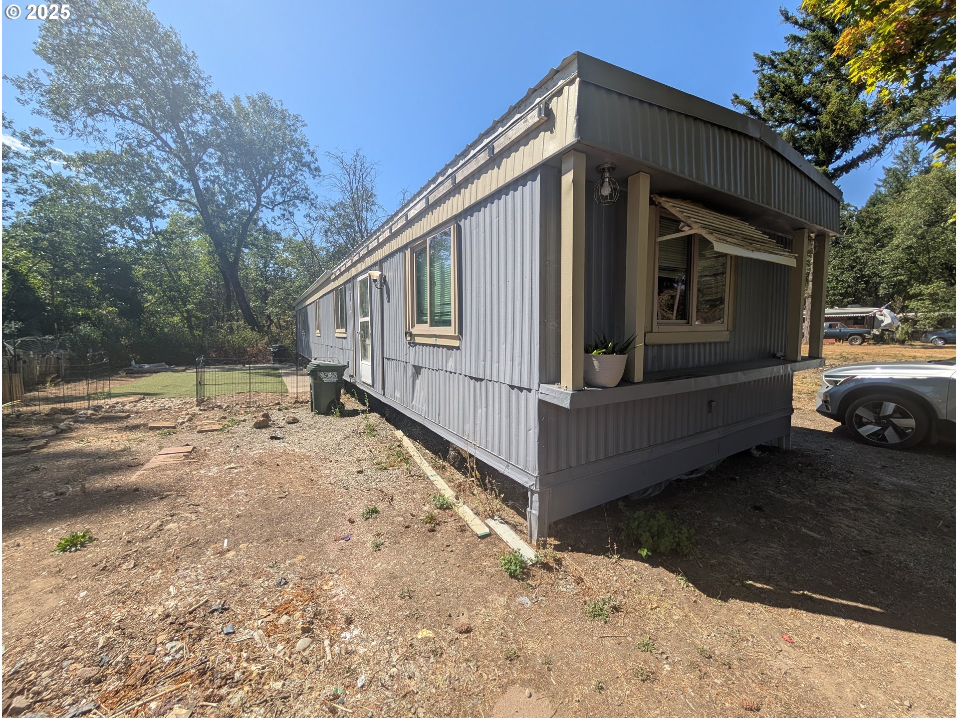 24542 REDWOOD HWY