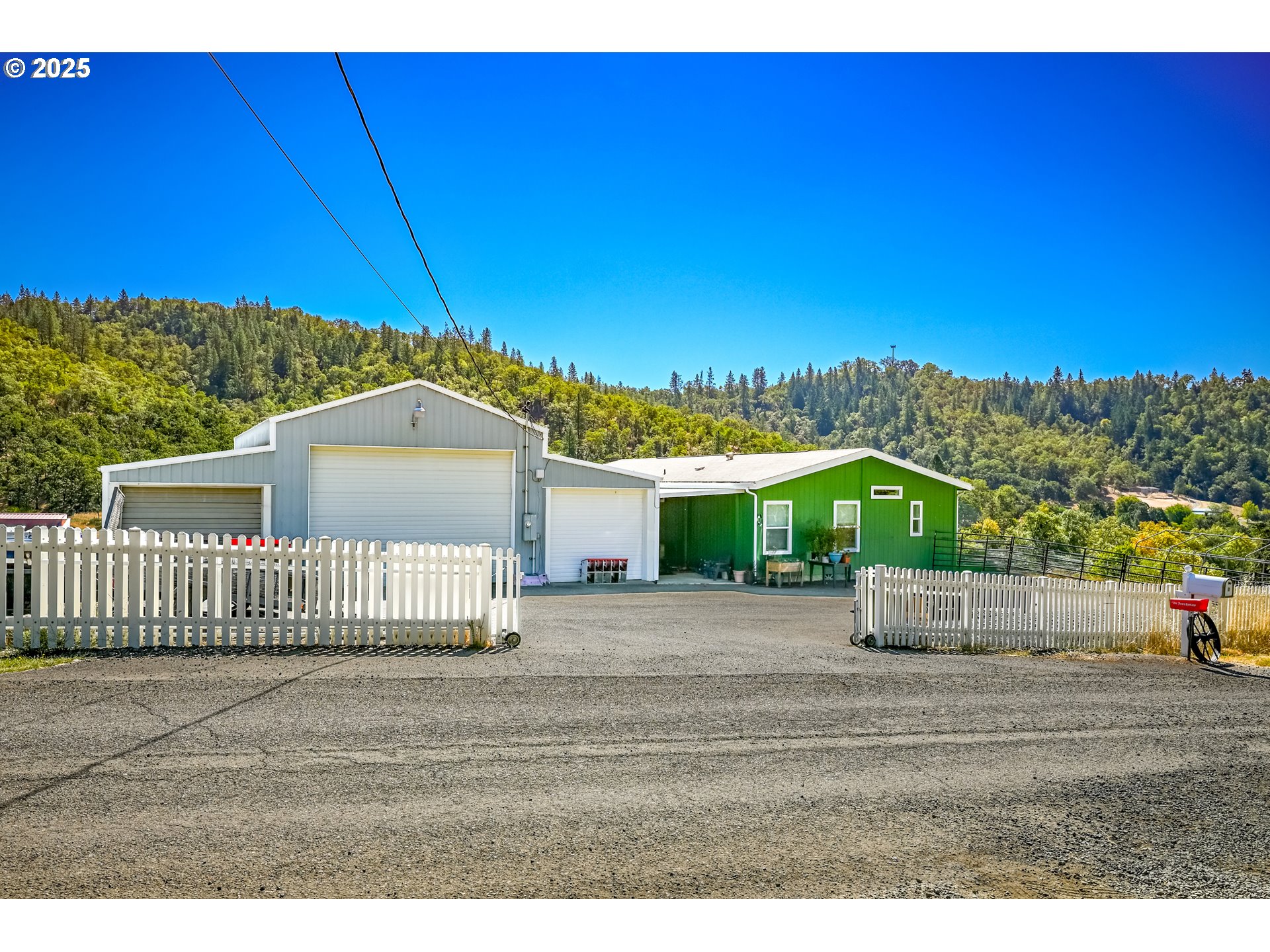 1745 Rifle Range RD