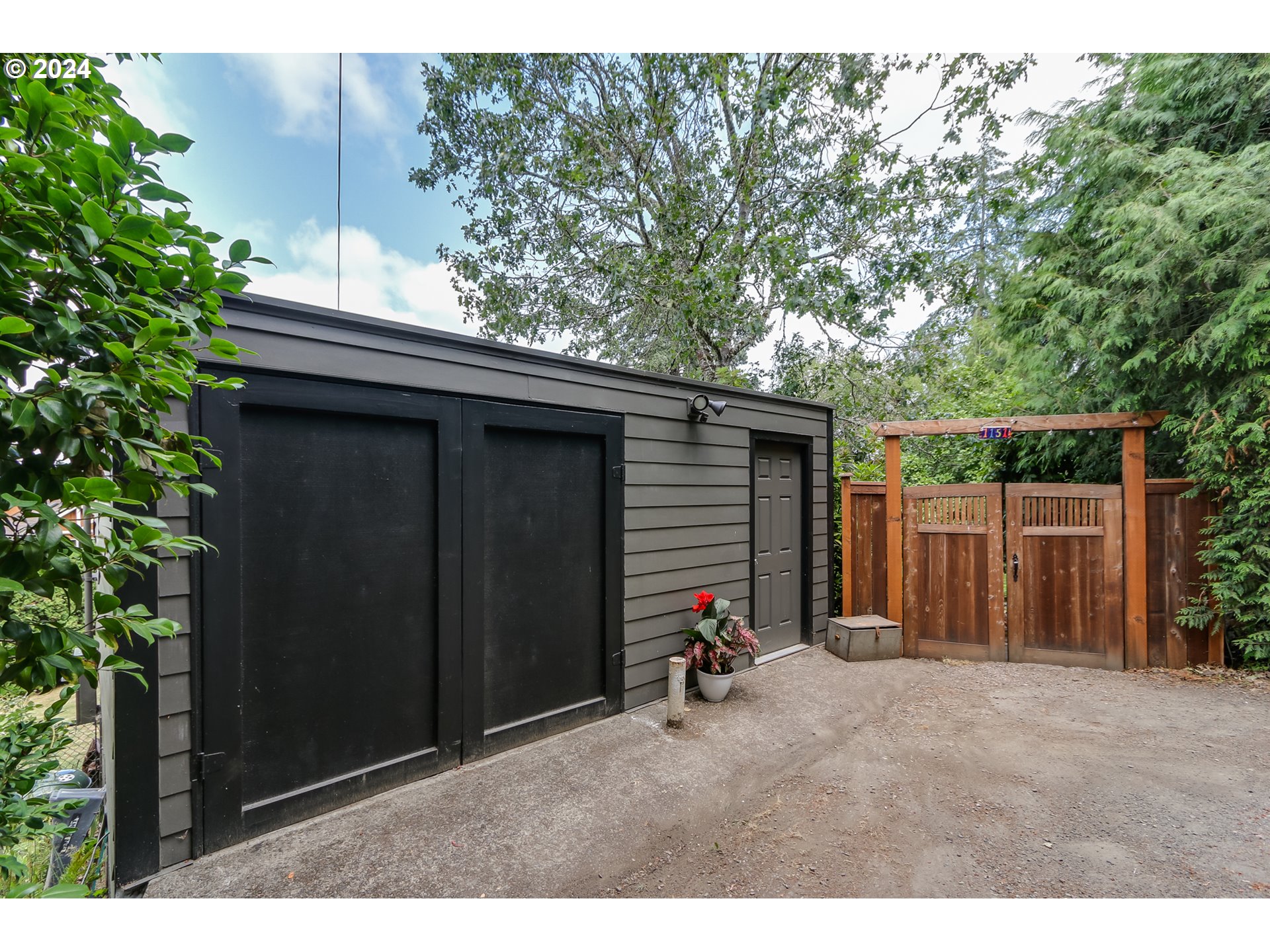 1151 Lorane Hwy