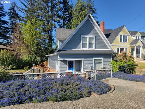 1072 ELROD AVE Coos Bay OR 97420