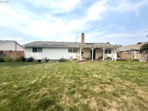 A home in Woodburn