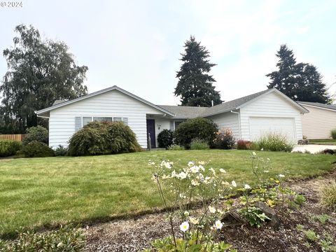 A home in Woodburn