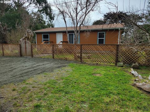 303 13TH ST SW Bandon OR 97411