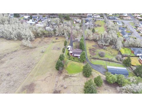 A home in Roseburg