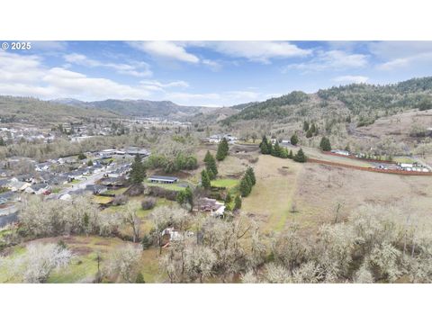 A home in Roseburg