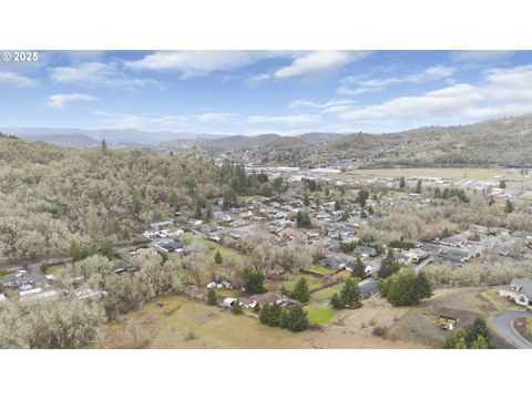 A home in Roseburg