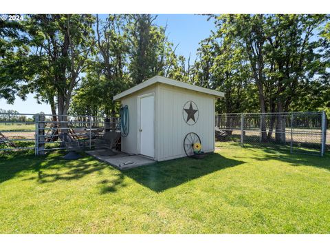 A home in Hermiston