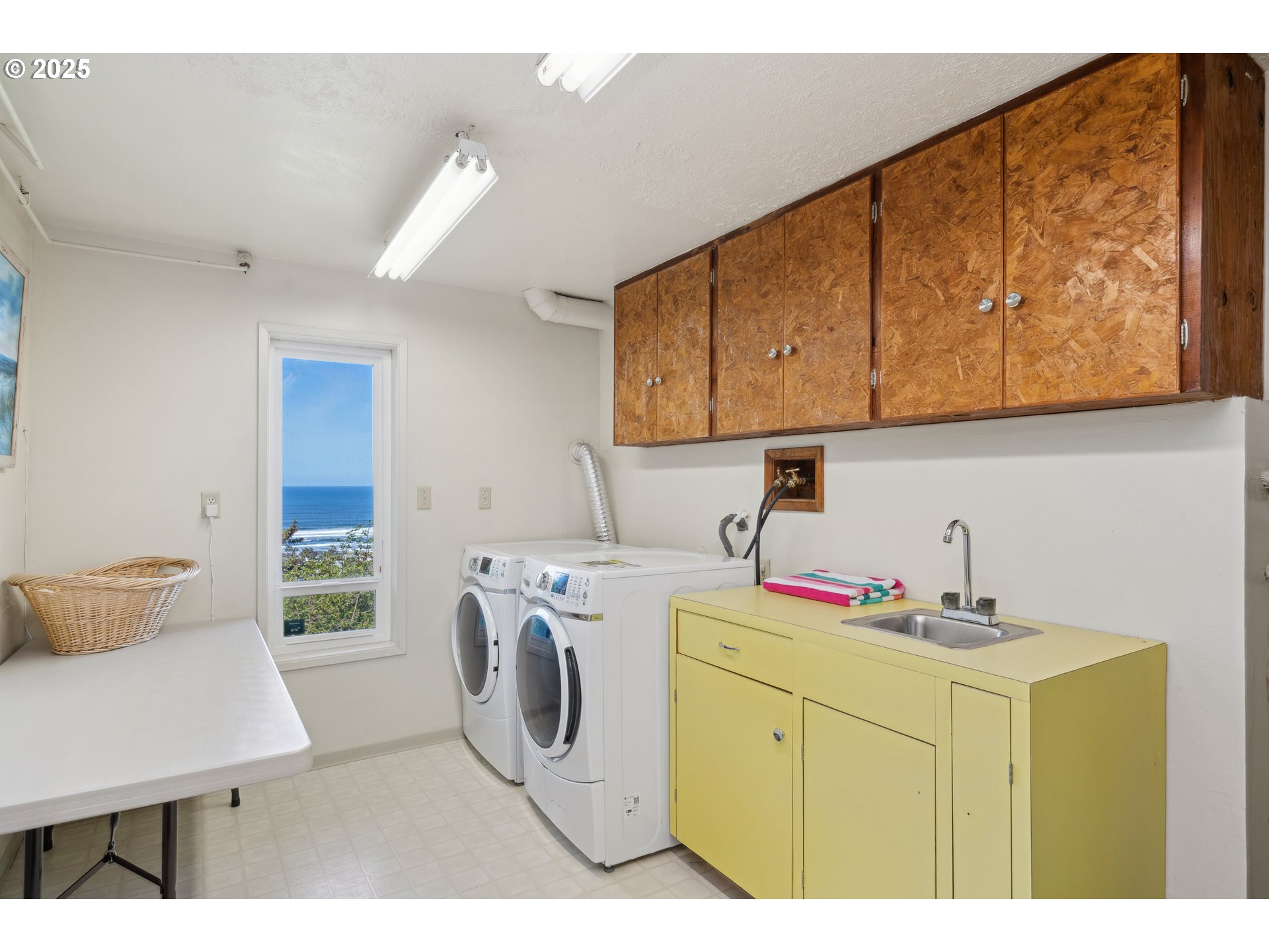 Rockaway Beach, Oregon 97136, United States, 3 Bedrooms Bedrooms, ,2 BathroomsBathrooms,Residential,Active,132065