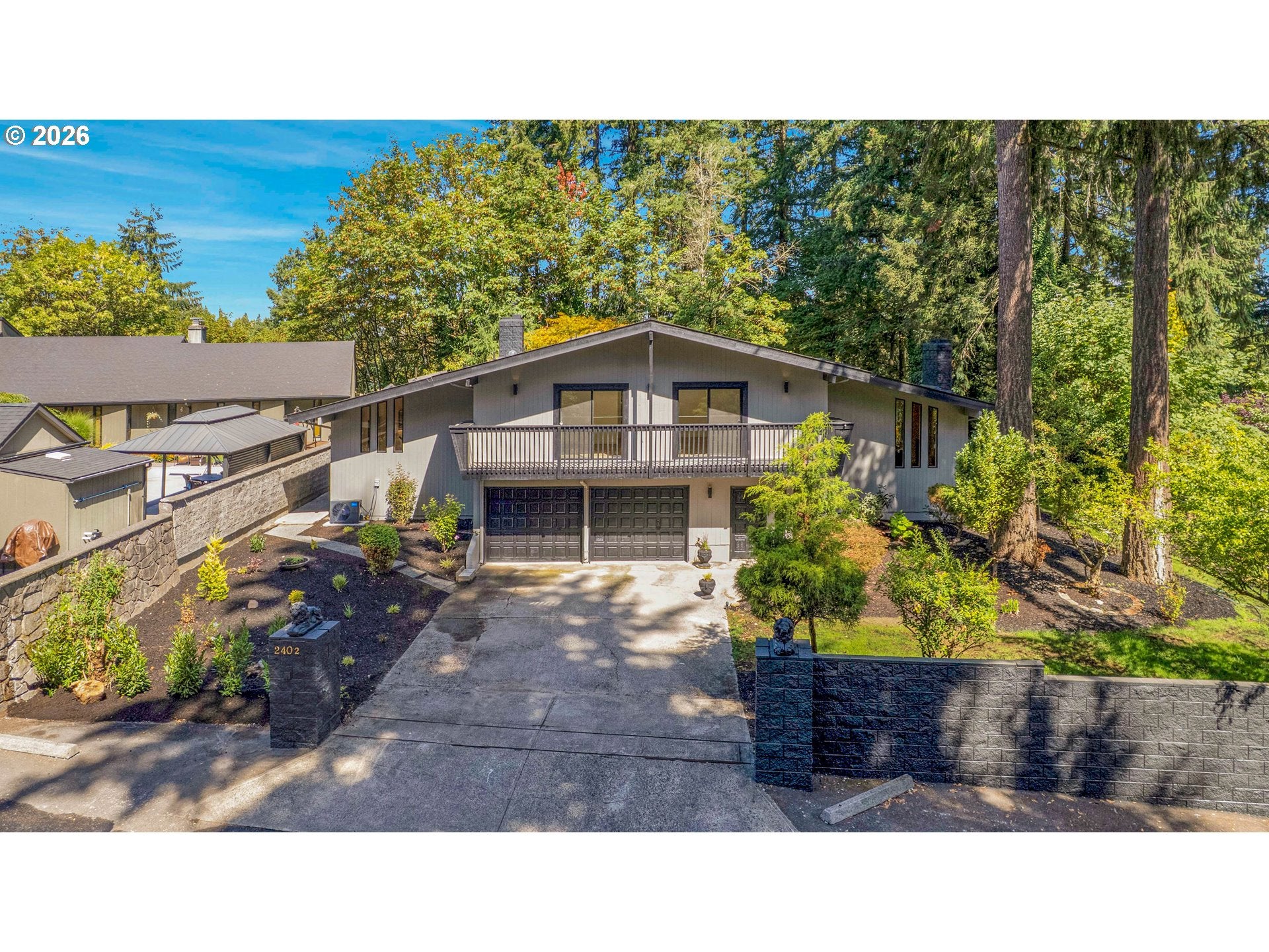 2402 NE SUMMIT RIDGE DR