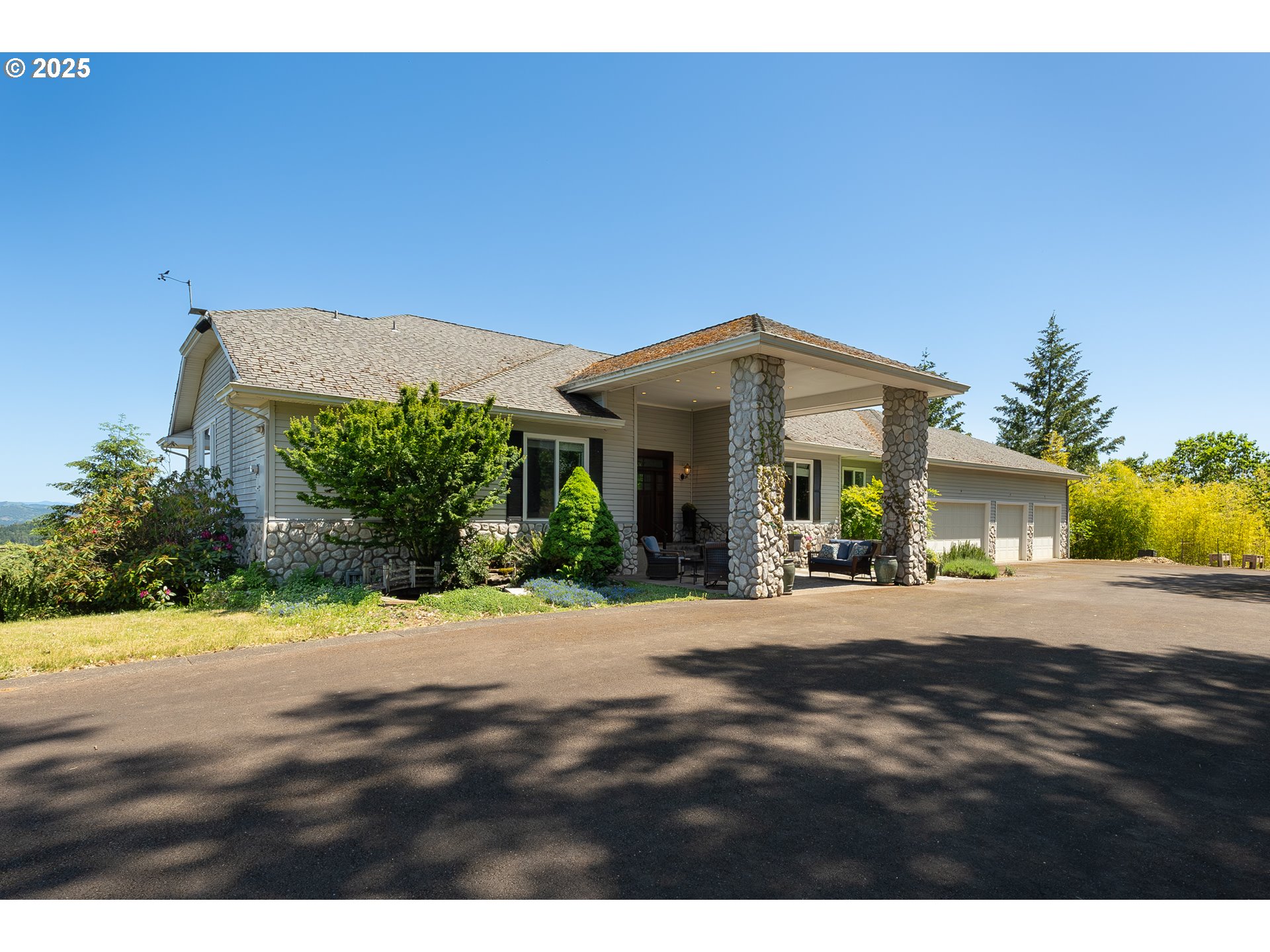 462 LILLIAN LN