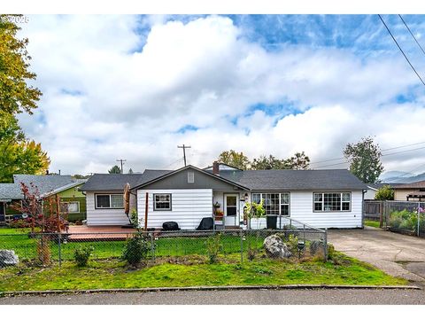 663 NE KNOLL AVE Roseburg OR 97470
