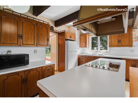 A home in Yamhill