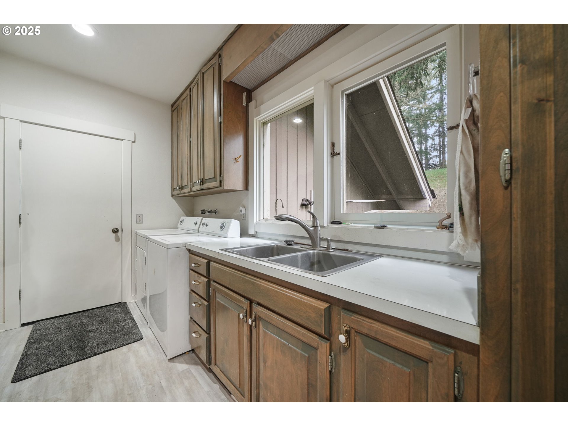 Lorane, Oregon 97451, United States, 4 Bedrooms Bedrooms, ,4 BathroomsBathrooms,Residential,Active,244594