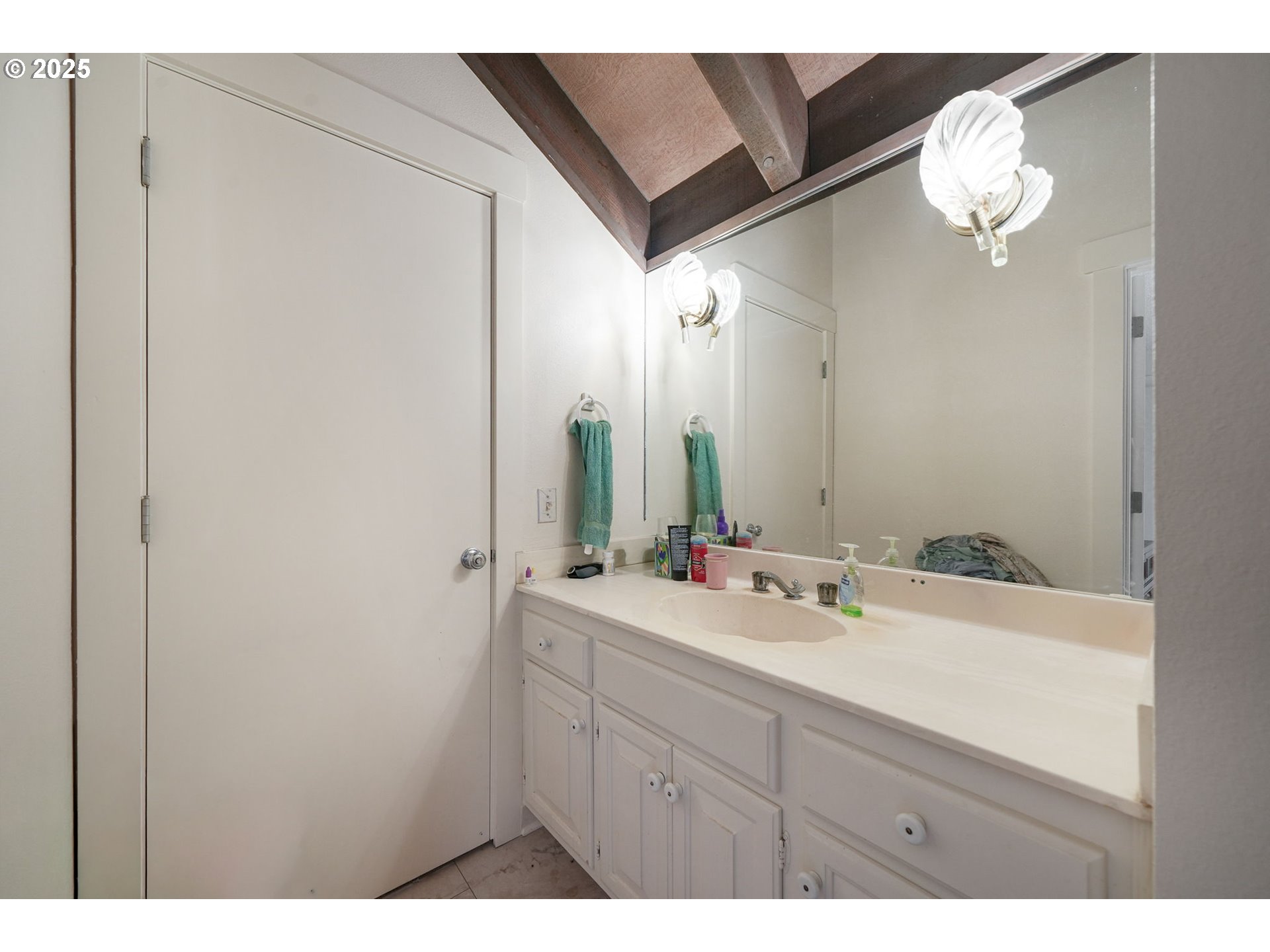 Lorane, Oregon 97451, United States, 4 Bedrooms Bedrooms, ,4 BathroomsBathrooms,Residential,Active,244594