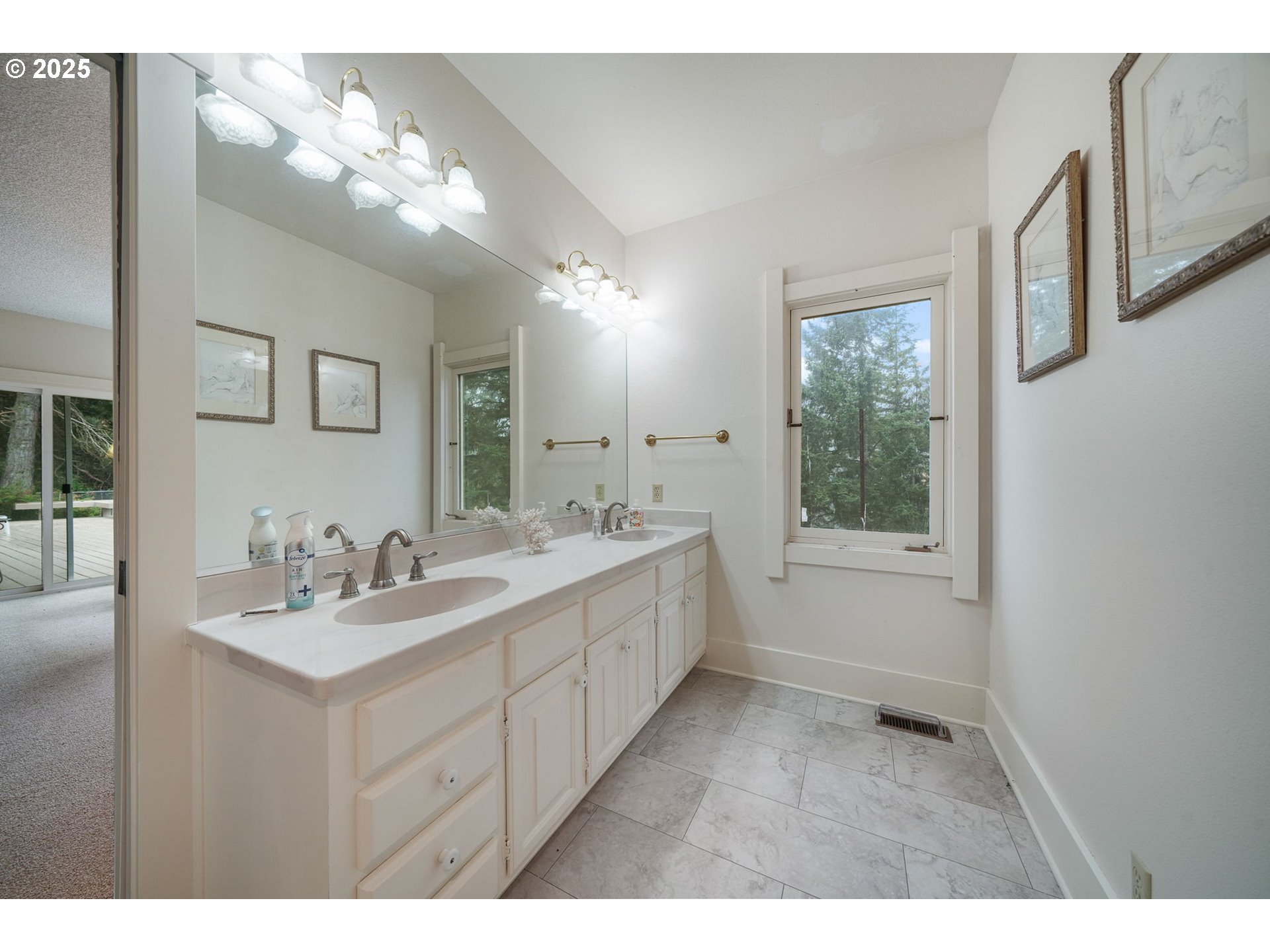 Lorane, Oregon 97451, United States, 4 Bedrooms Bedrooms, ,4 BathroomsBathrooms,Residential,Active,244594