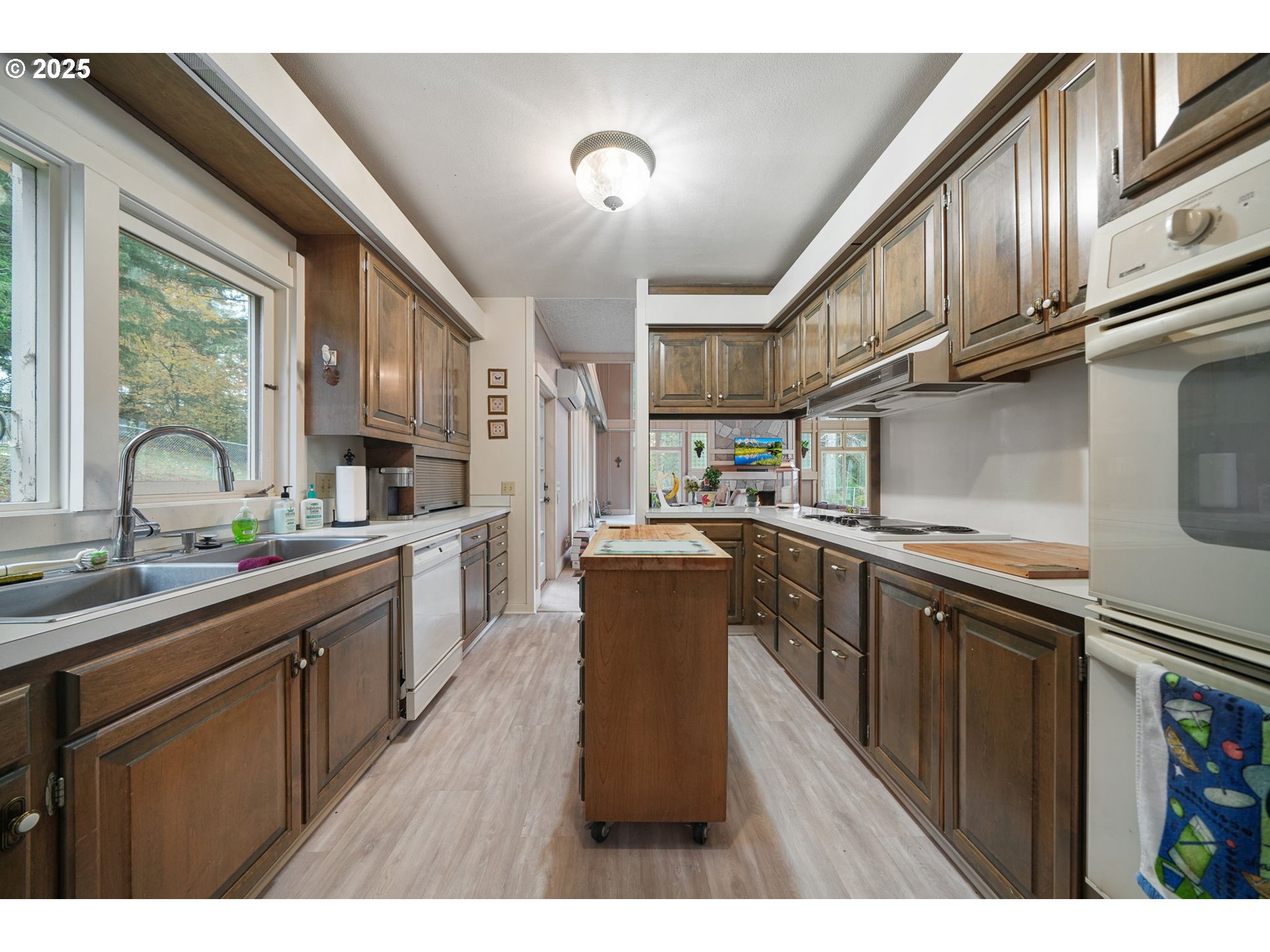 Lorane, Oregon 97451, United States, 4 Bedrooms Bedrooms, ,4 BathroomsBathrooms,Residential,Active,244594