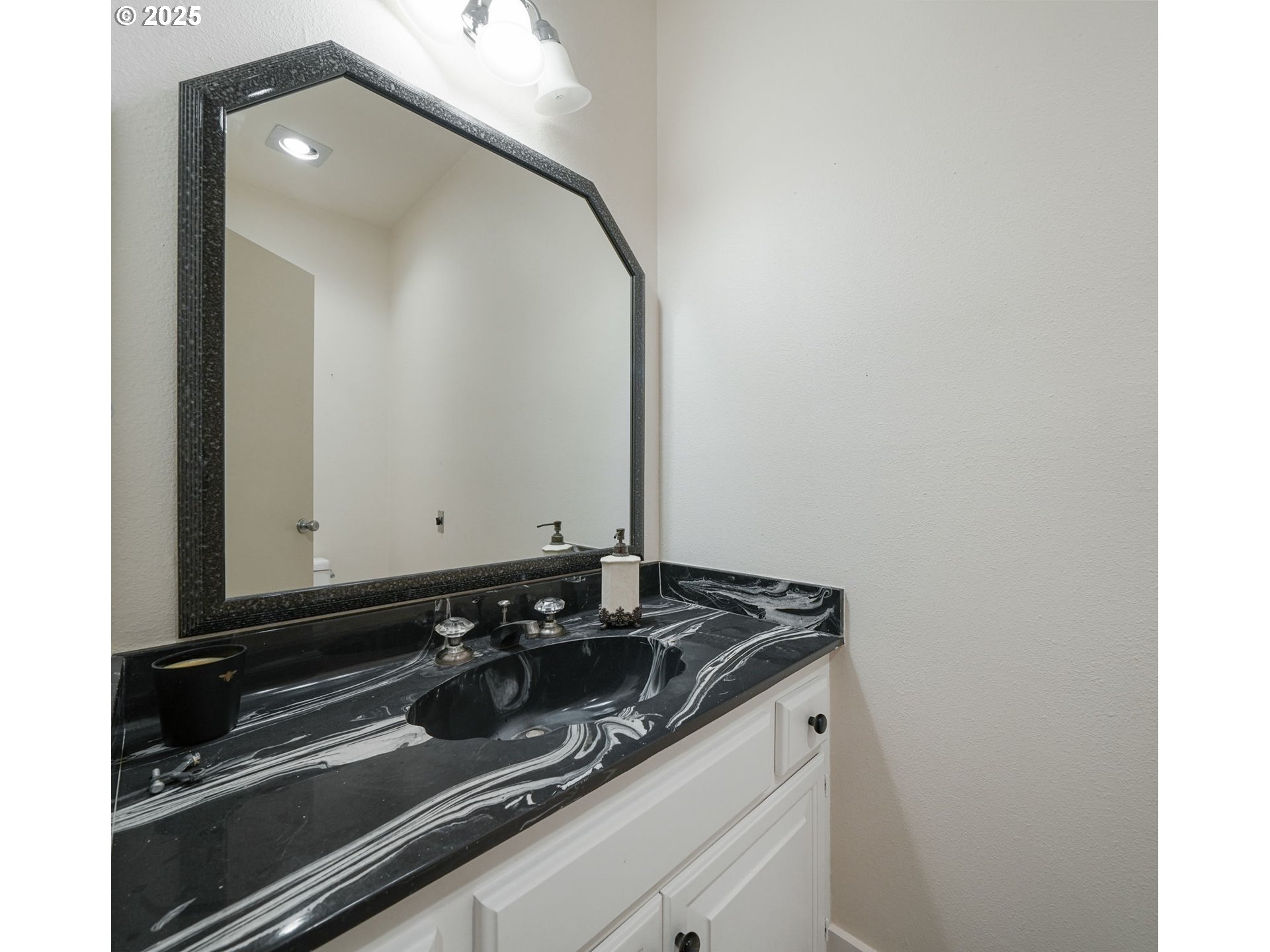 Lorane, Oregon 97451, United States, 4 Bedrooms Bedrooms, ,4 BathroomsBathrooms,Residential,Active,244594