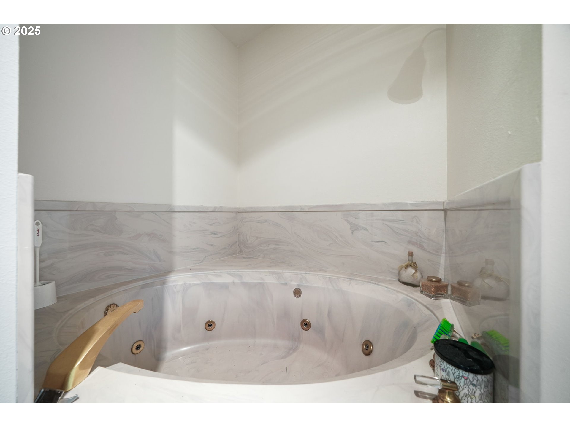 Lorane, Oregon 97451, United States, 4 Bedrooms Bedrooms, ,4 BathroomsBathrooms,Residential,Active,244594