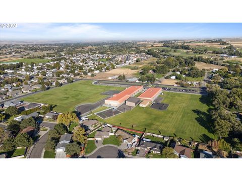 A home in Hermiston