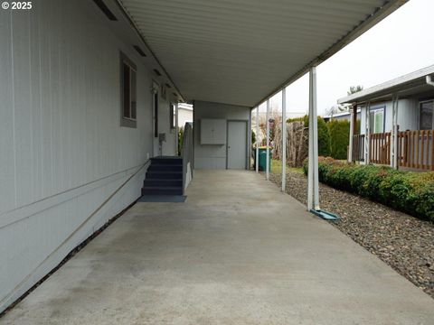 A home in Scappoose