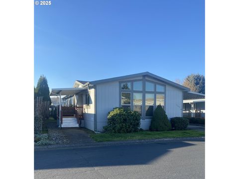 A home in Scappoose