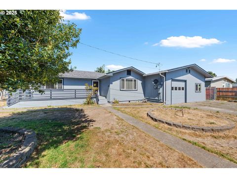 1366 LAKESHORE DR Coos Bay OR 97420