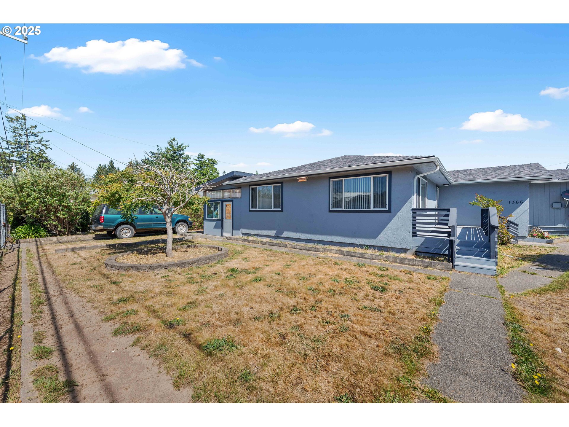 1366 LAKESHORE DR