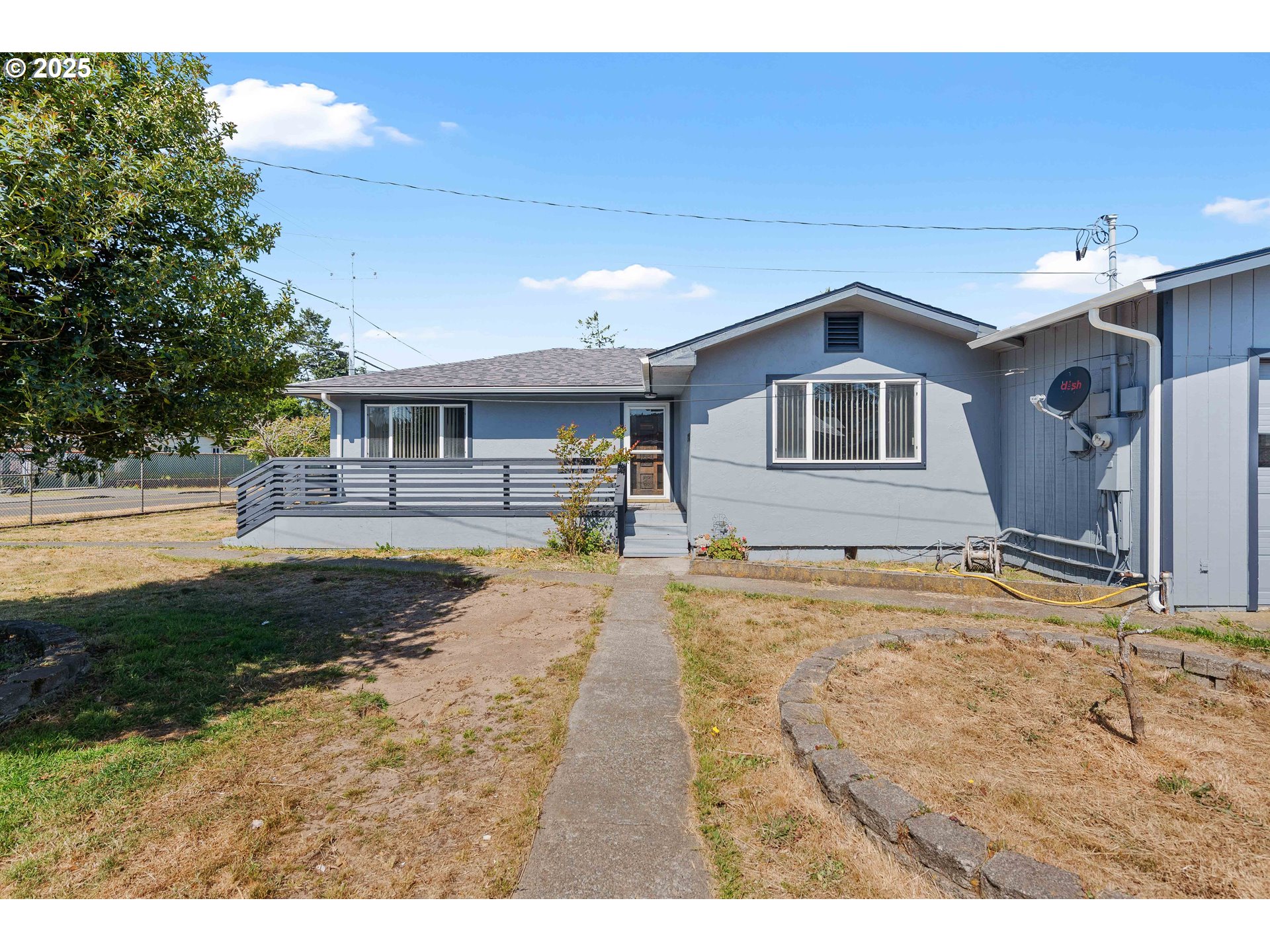1366 LAKESHORE DR