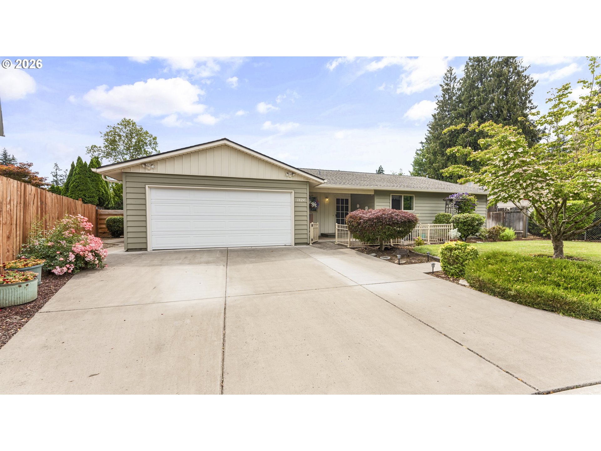 1824 JONATHAN CT NE