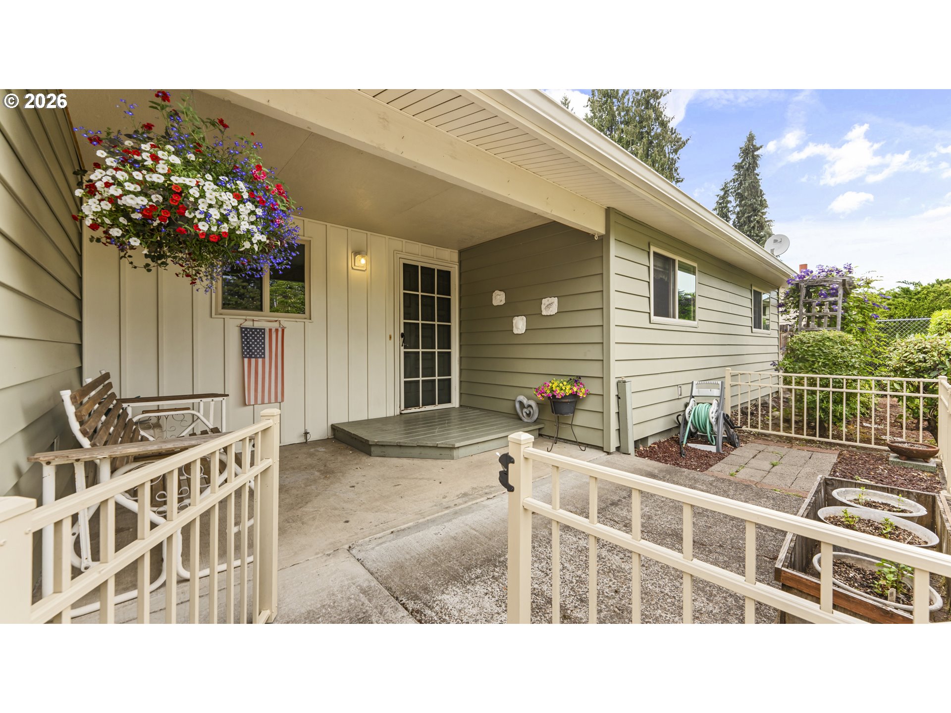 1824 JONATHAN CT NE
