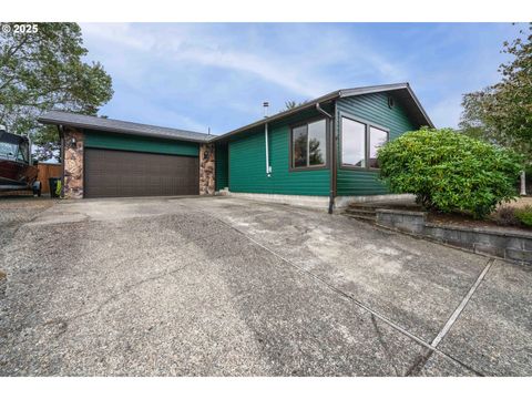 1915 ARTHUR ST North Bend OR 97459