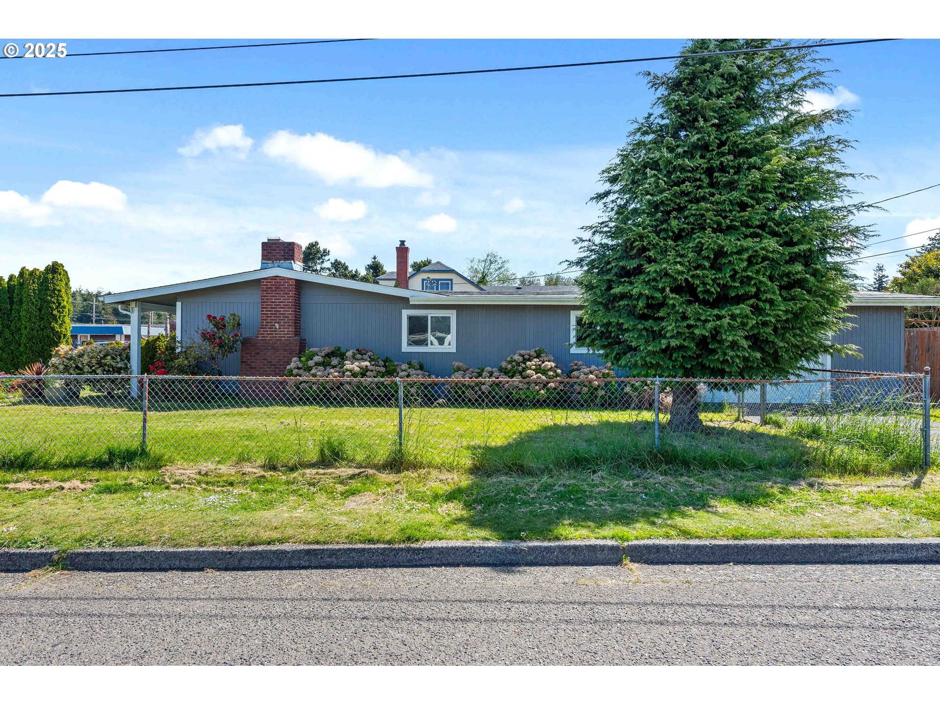 1109 SALMON AVE
