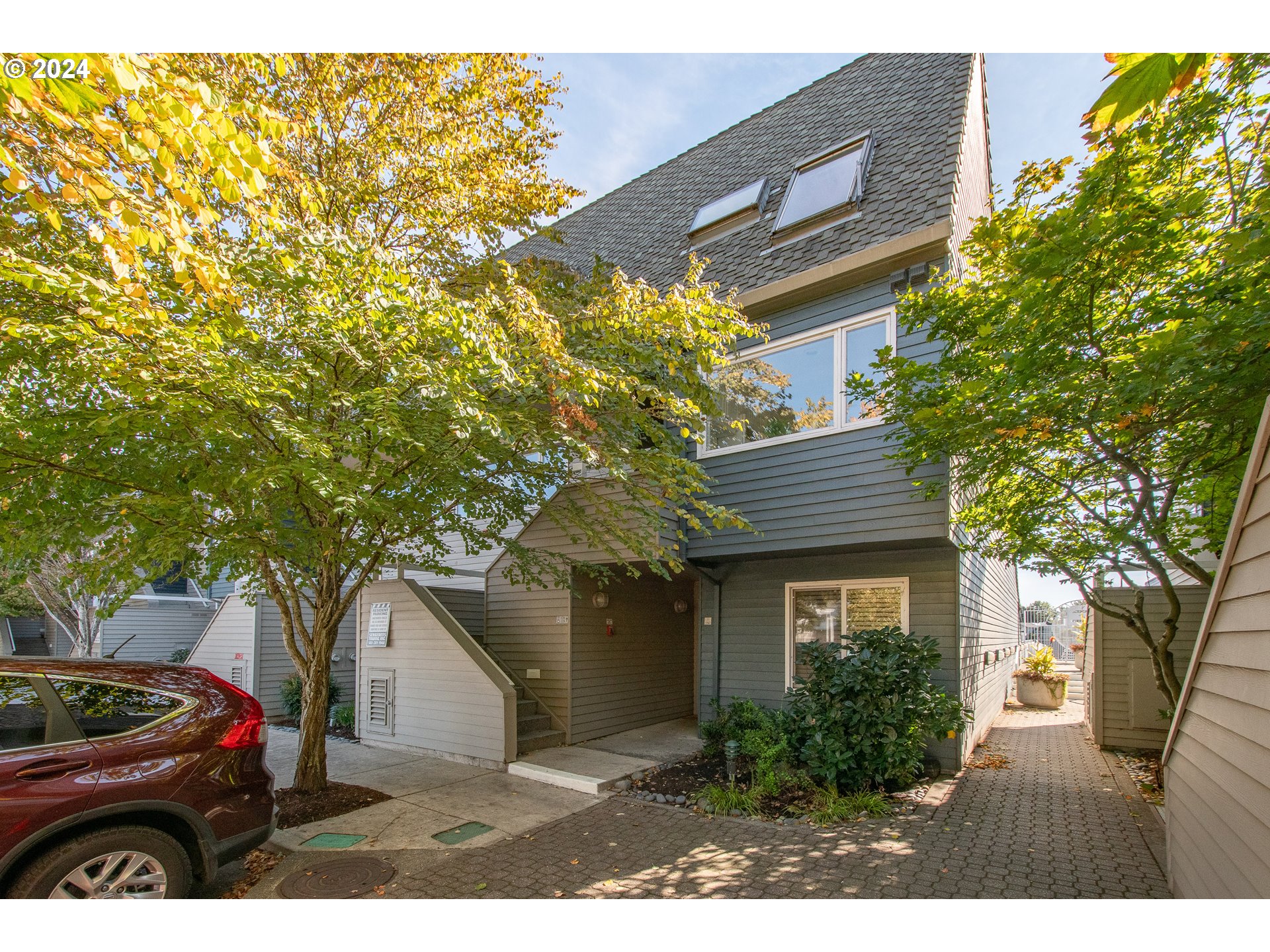 178 N HAYDEN BAY DR