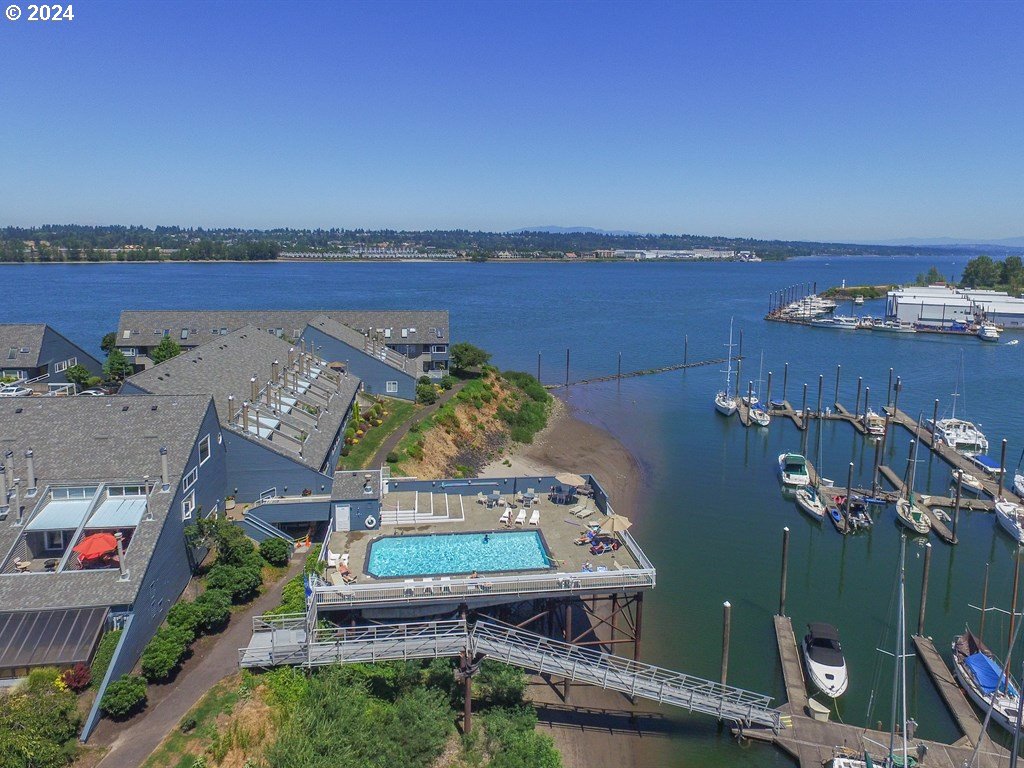 178 N HAYDEN BAY DR