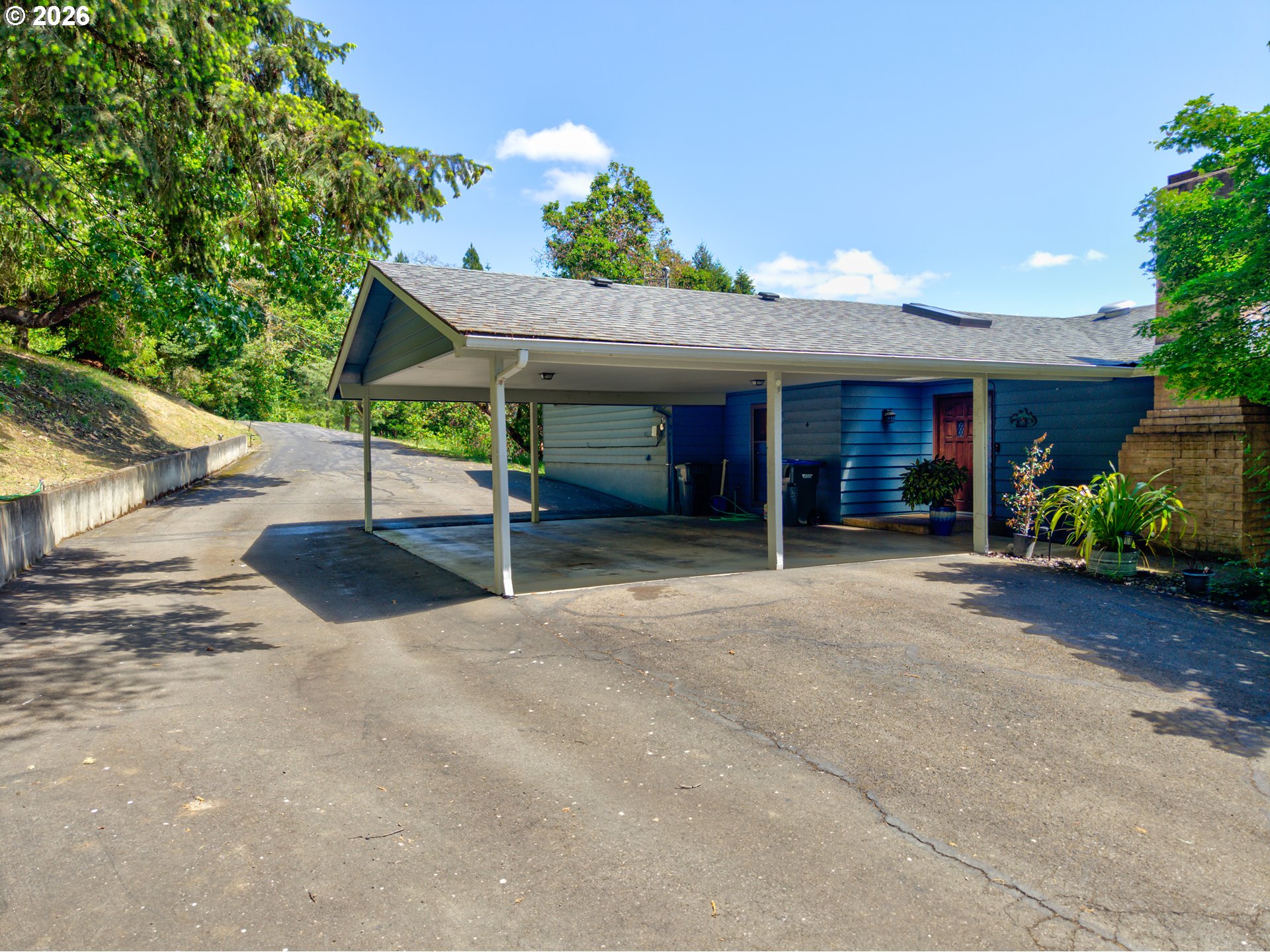 781 BLACK OAK DR
