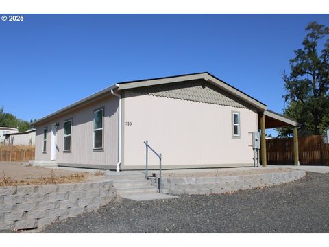 310 N Morrison ST Adams OR 97810