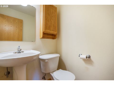 Tiny photo for 239 Blue Jay Loop, Creswell, OR 97426 (MLS # 209617233)