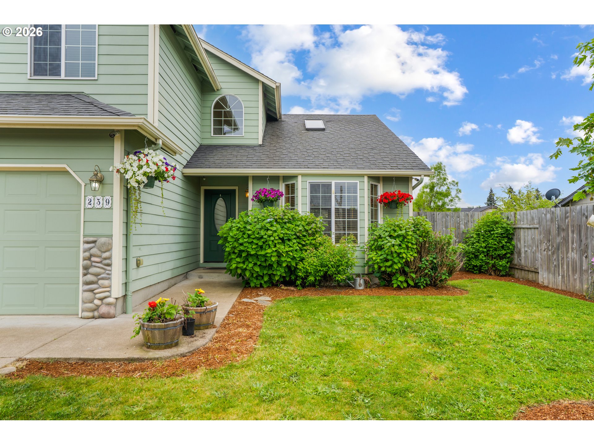 239 BLUE JAY LOOP