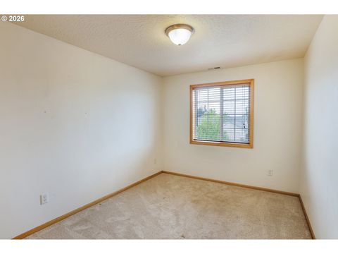 Tiny photo for 239 Blue Jay Loop, Creswell, OR 97426 (MLS # 209617233)