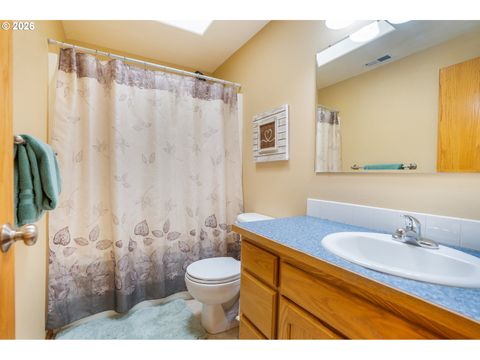 Tiny photo for 239 Blue Jay Loop, Creswell, OR 97426 (MLS # 209617233)