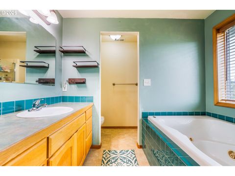 Tiny photo for 239 Blue Jay Loop, Creswell, OR 97426 (MLS # 209617233)