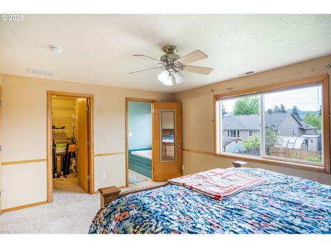 Tiny photo for 239 Blue Jay Loop, Creswell, OR 97426 (MLS # 209617233)