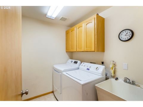 Tiny photo for 239 Blue Jay Loop, Creswell, OR 97426 (MLS # 209617233)
