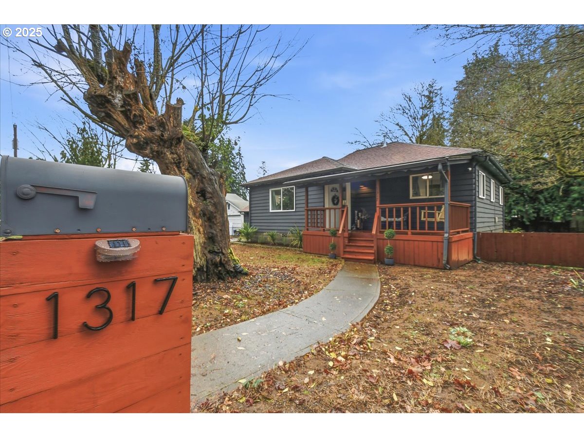 Photo 1 of 37 — 1317 W MAIN ST, Centralia, WA 98531