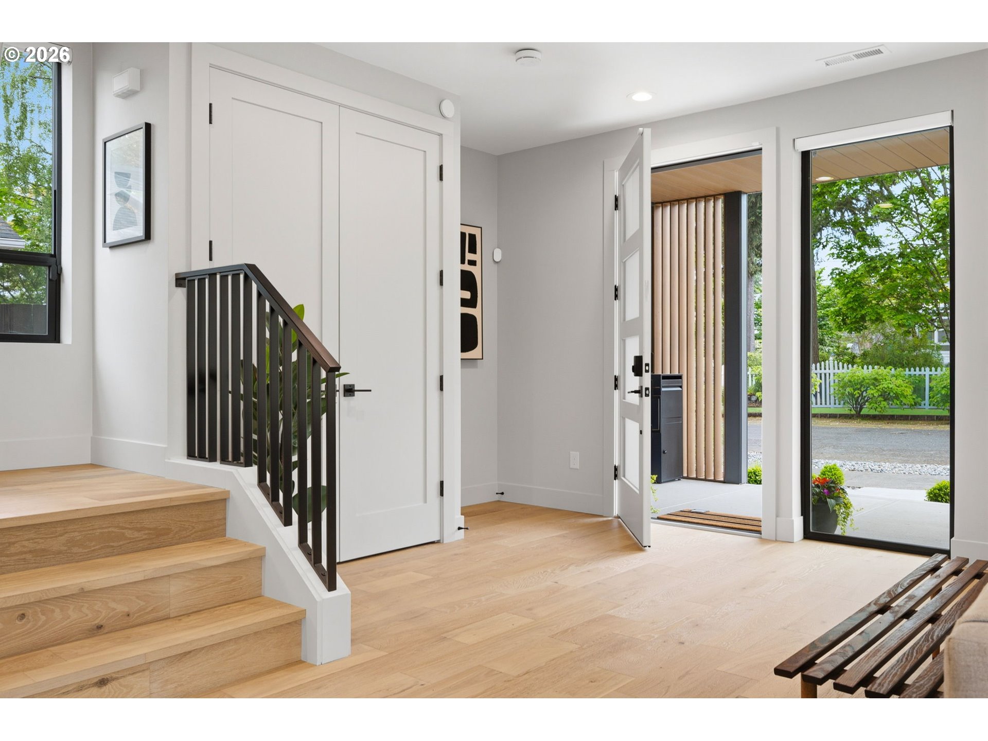205 W 28TH ST