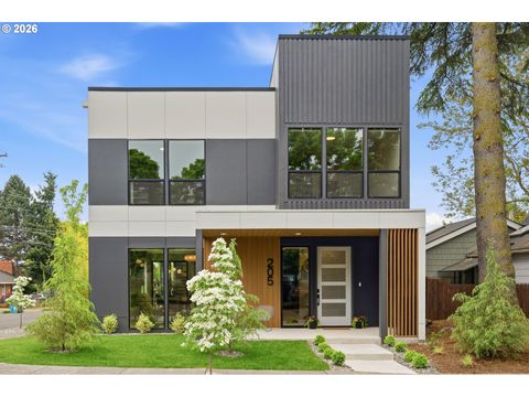 205 W 28TH ST Vancouver WA 98660