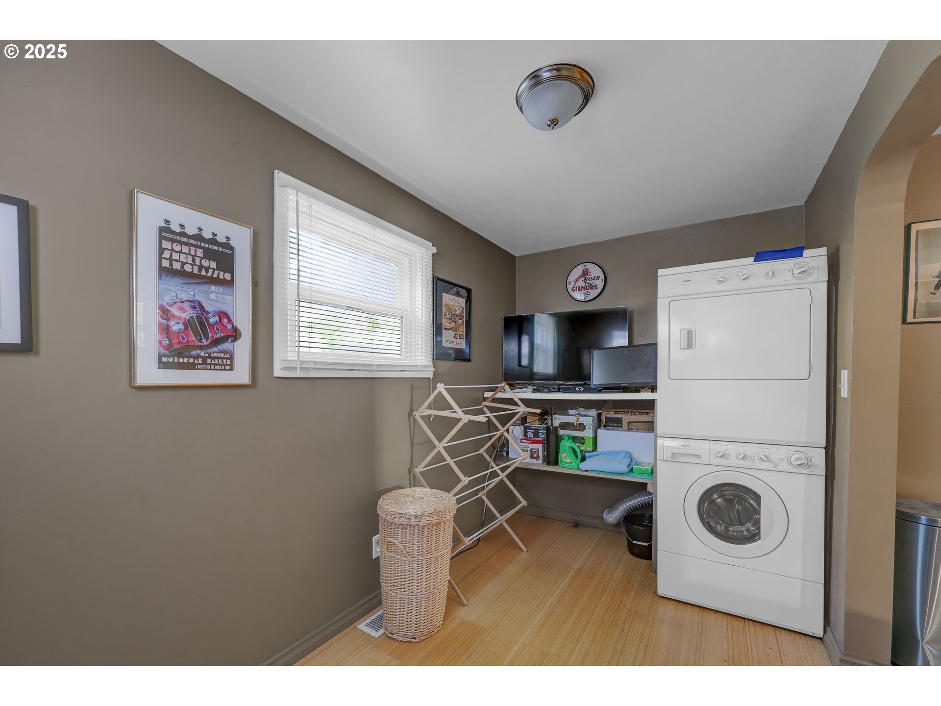 Eugene, Oregon 97405, United States, 3 Bedrooms Bedrooms, ,1 BathroomBathrooms,Residential,Active,240968