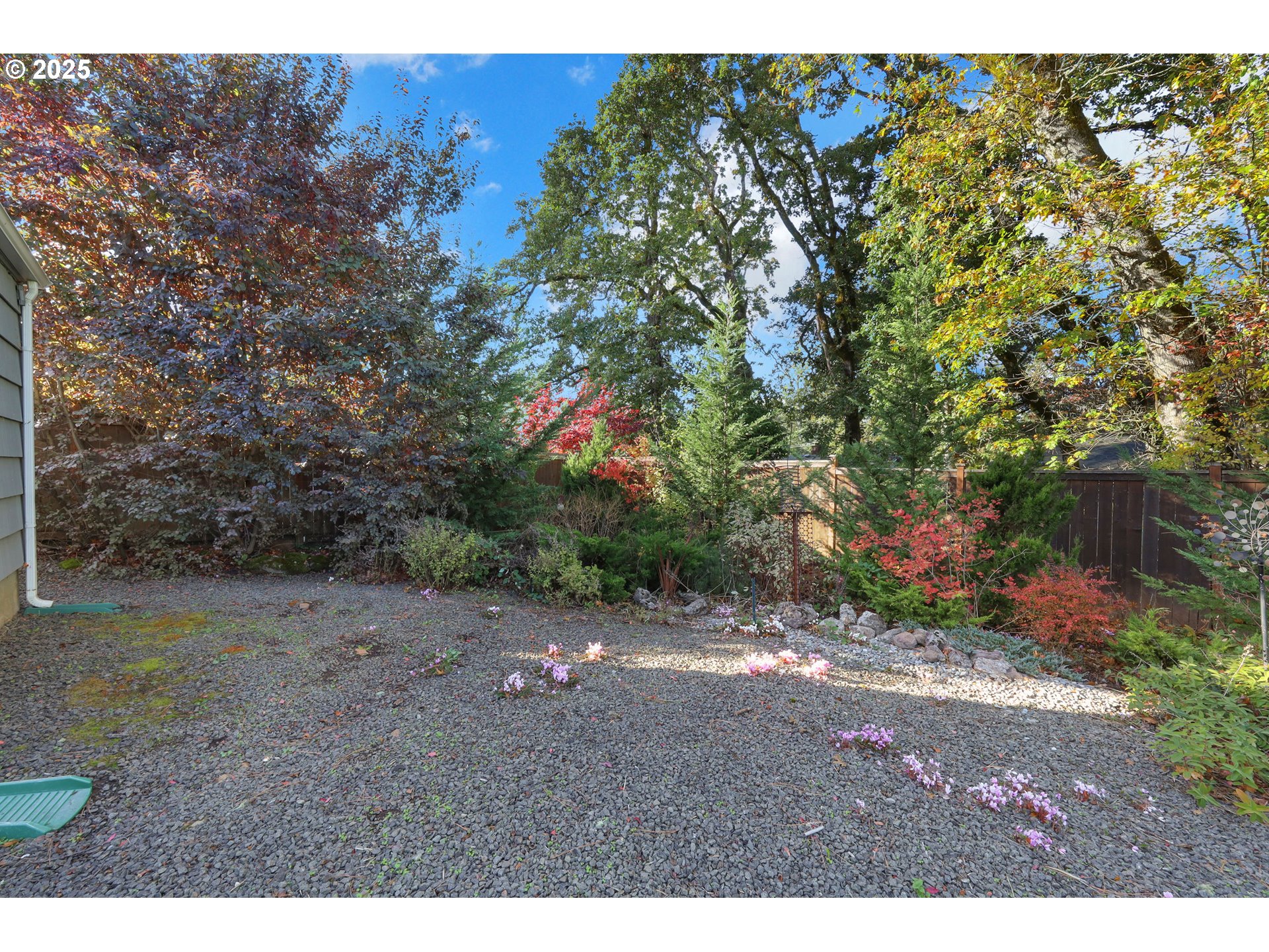 Eugene, Oregon 97405, United States, 3 Bedrooms Bedrooms, ,1 BathroomBathrooms,Residential,Active,240968