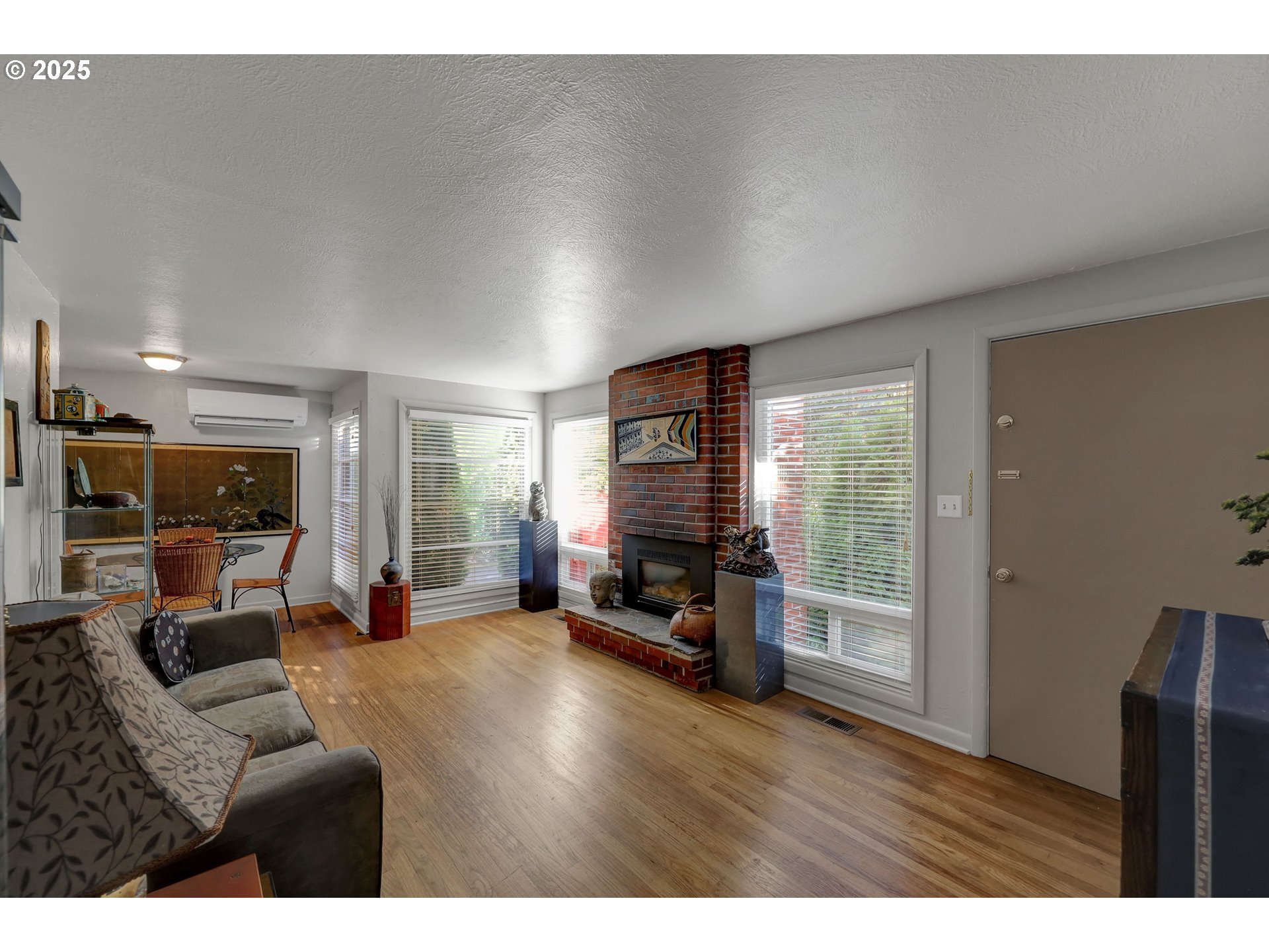 Eugene, Oregon 97405, United States, 3 Bedrooms Bedrooms, ,1 BathroomBathrooms,Residential,Active,240968